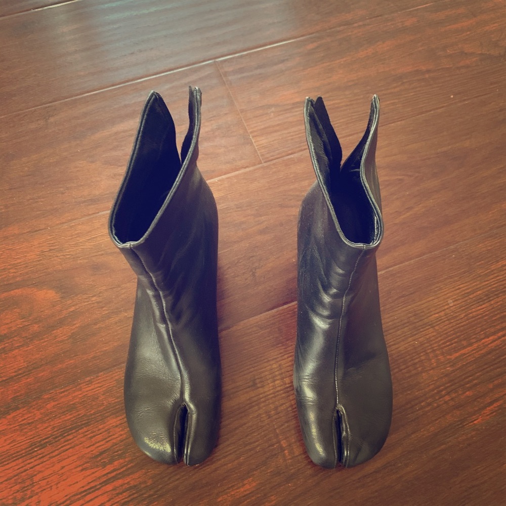 Leather tabi split toe boot